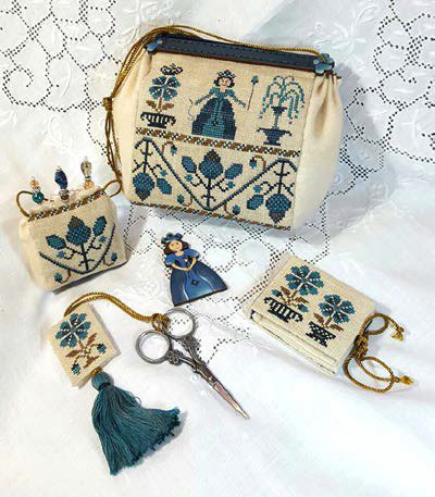 Gather Me Up, a Queen Sewing Purse