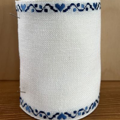 Linnen band wit met blauwe rand 11,5cm